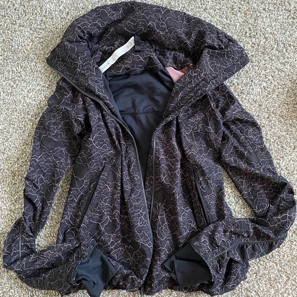 Lululemon jacket - Picture 1 of 9